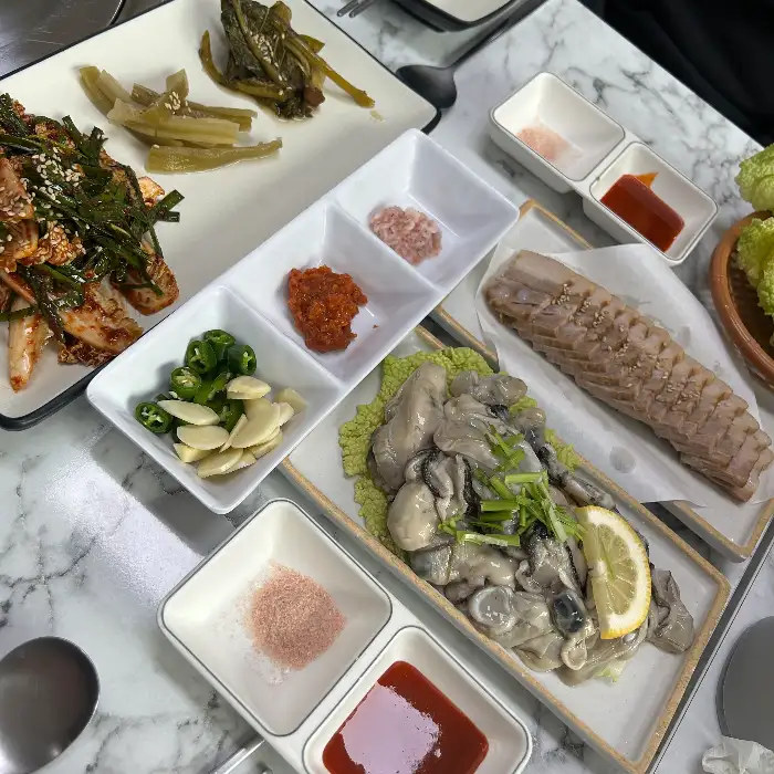 보쌈과 신선한 굴