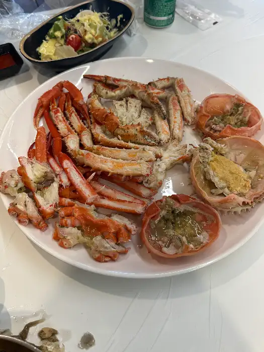 잘 손질된 대게 한 상
