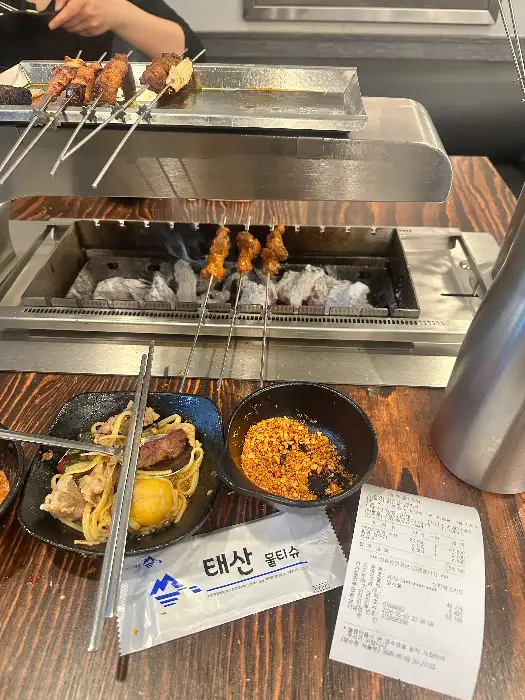 셀프바의 신선한 고기