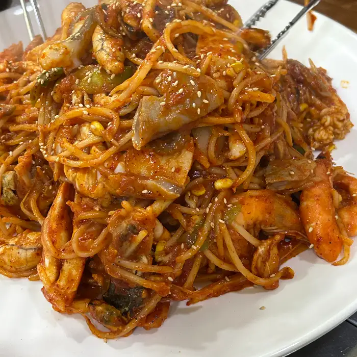 앞접시에 덜어 놓은 찜 요리