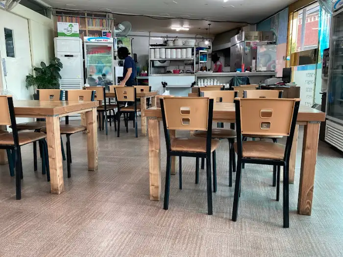 식당 내부 테이블