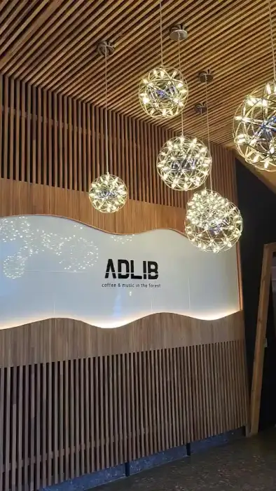 독특한 디자인의 샹들리에 조명들