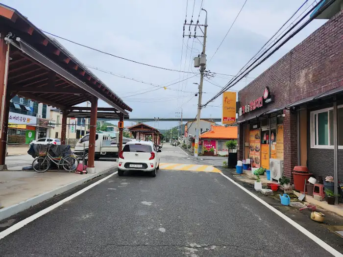 판매점 주변 거리 풍경