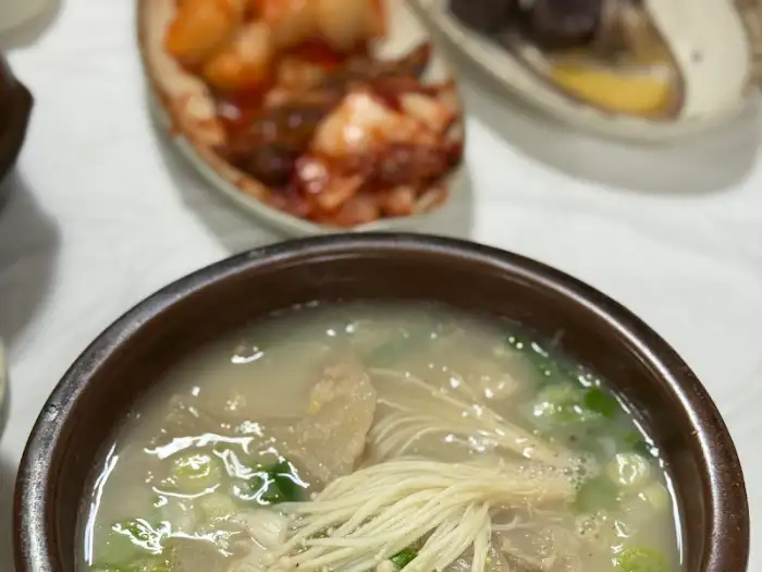 김순정돌솥밥진순대국 김치와 석박지