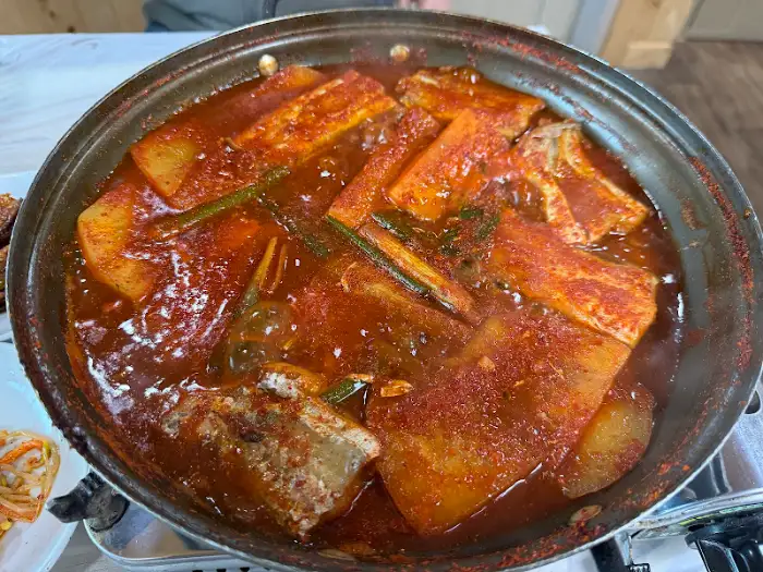 김치와 함께 졸여진 갈치 조림