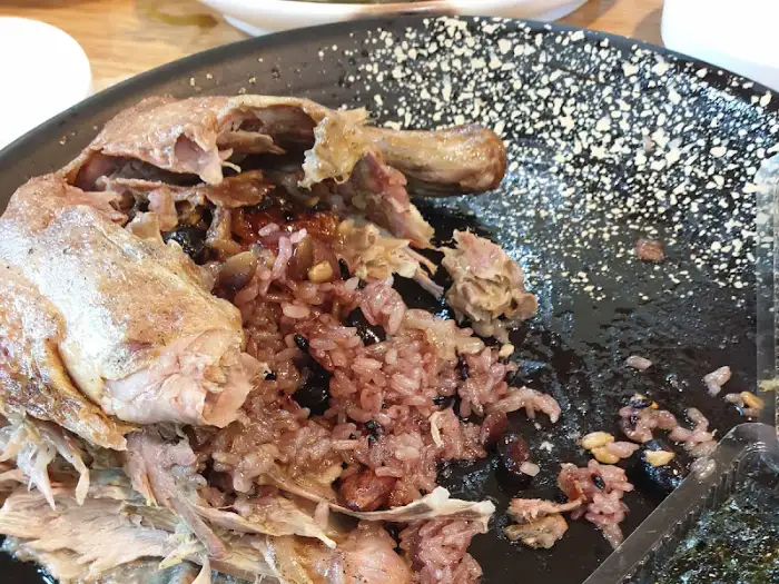 진흙구이 속 찰진 밥의 클로즈업