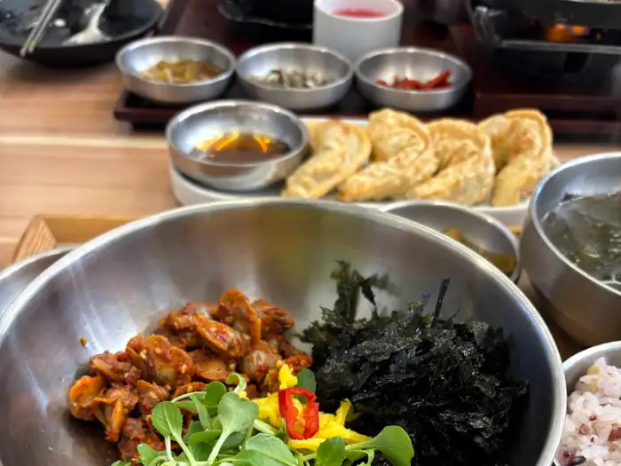 푸짐한 꼬막비빔밥 한상