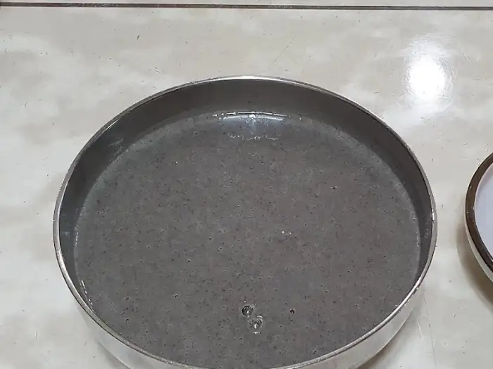 검은 콩국수 완성된 모습