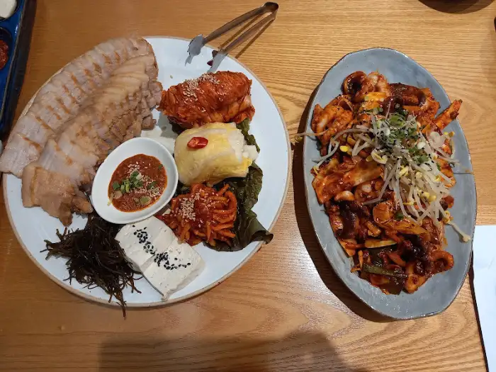보쌈과 쭈꾸미, 그리고 곁들임 찬들