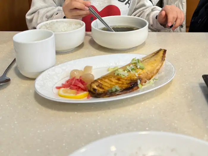 식사 준비가 완료된 테이블 풍경
