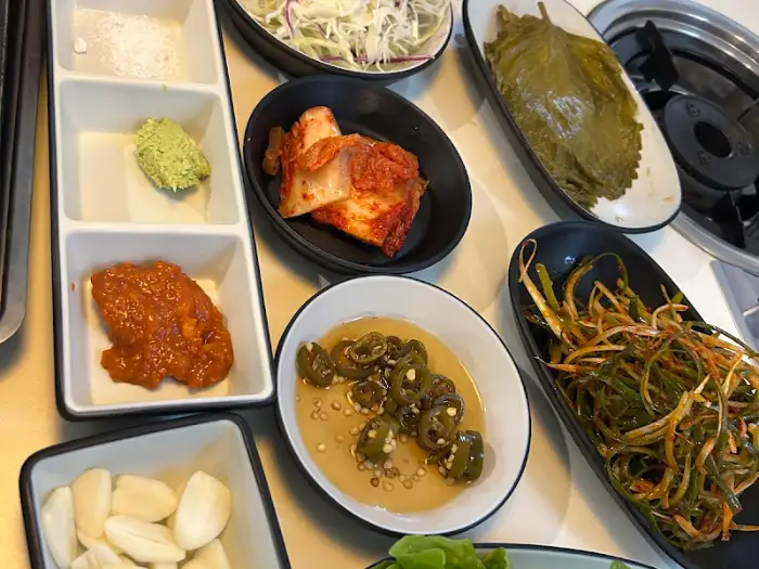 도새기상회 밑반찬과 소스