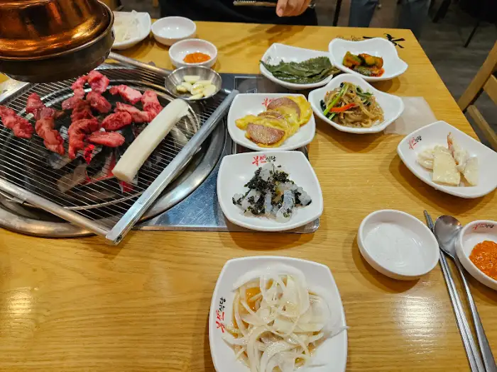 다양하고 정갈한 밑반찬들