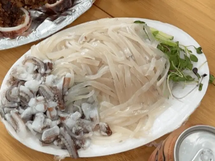 하이볼과 함께 즐기는 오징어회