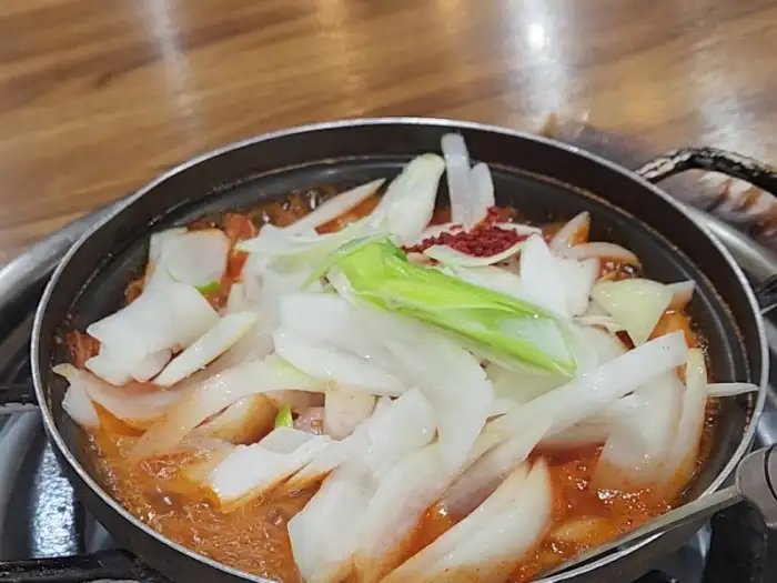 통돼지볶음 재료 모습