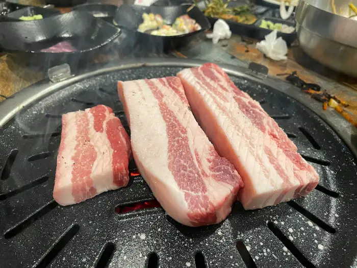 잘 구워진 삼겹살