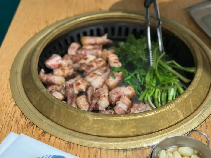 삼겹살 굽는 모습
