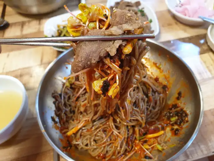 오리 누룽지 백숙 위로 든 젓가락