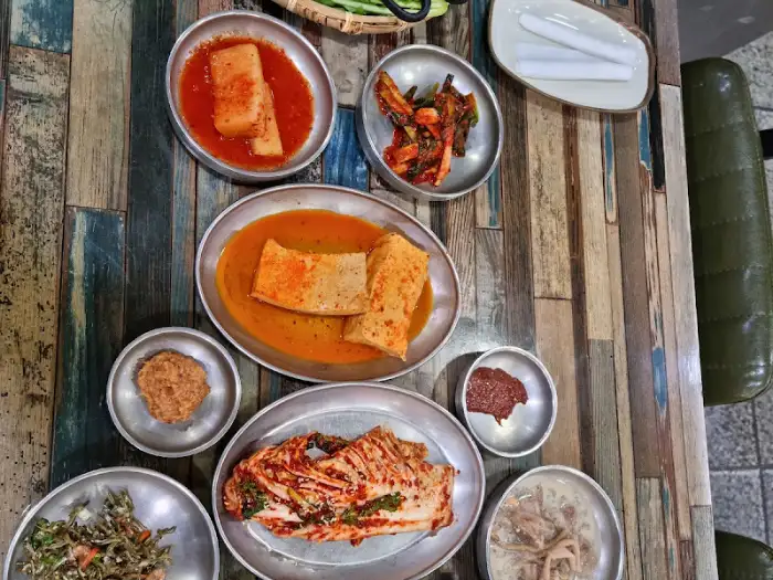 추어탕과 함께 나온 김치와 반찬들