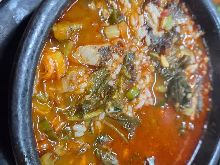 칼칼하고 깊은 맛의 소양해장국