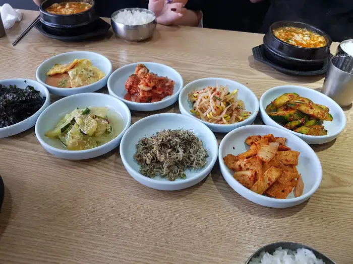 순두부찌개와 밥 모습