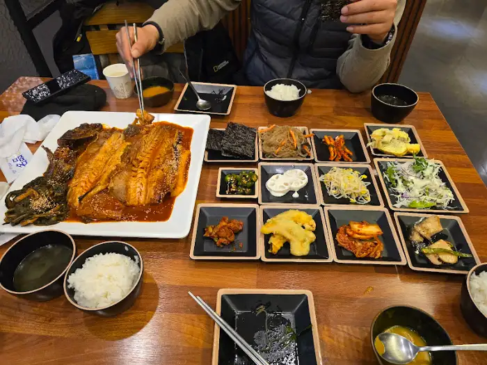 푸짐하게 차려진 조리곤의 메인 요리