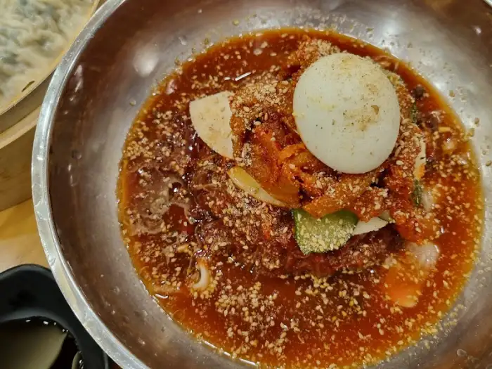 키다리 냉면의 매콤한 비주얼