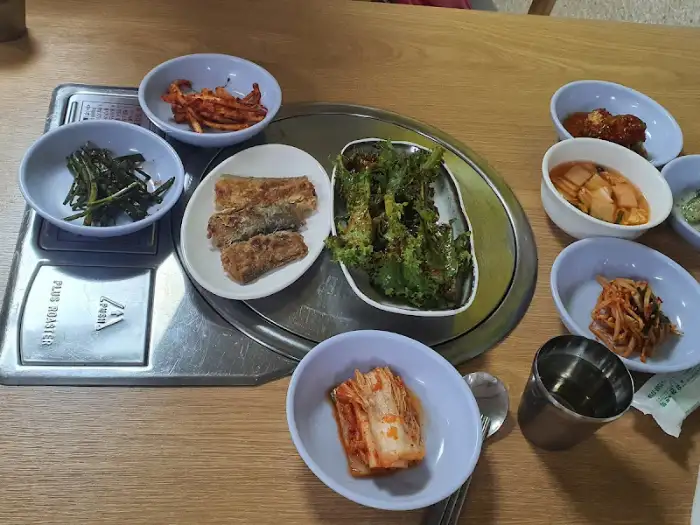 정갈한 반찬들