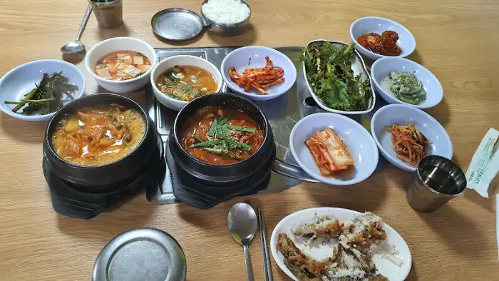 다양한 찌개 메뉴