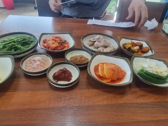 다양한 곁들임 반찬들