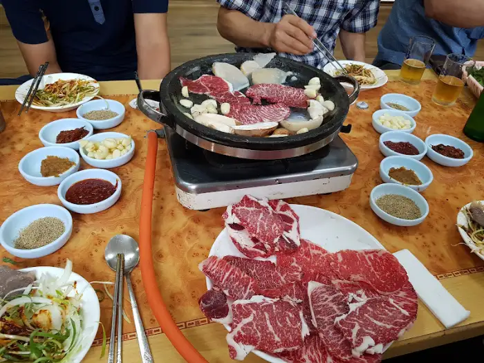 정갈하게 차려진 백반 한 상