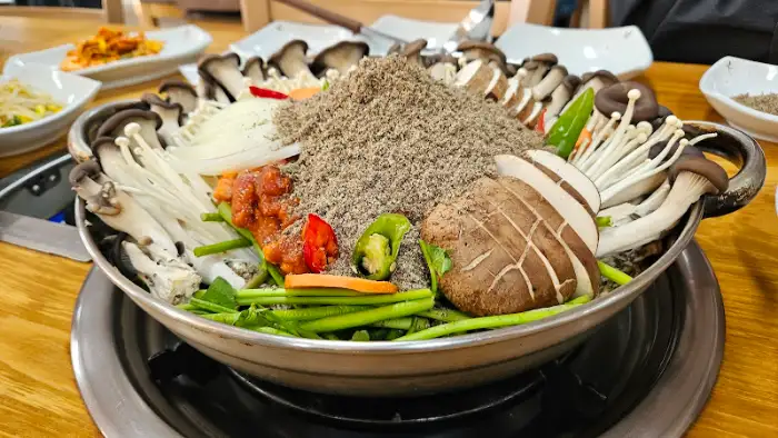 푸짐한 해물, 버섯 전골