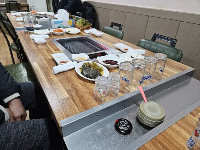 정갈하게 차려진 테이블 세팅
