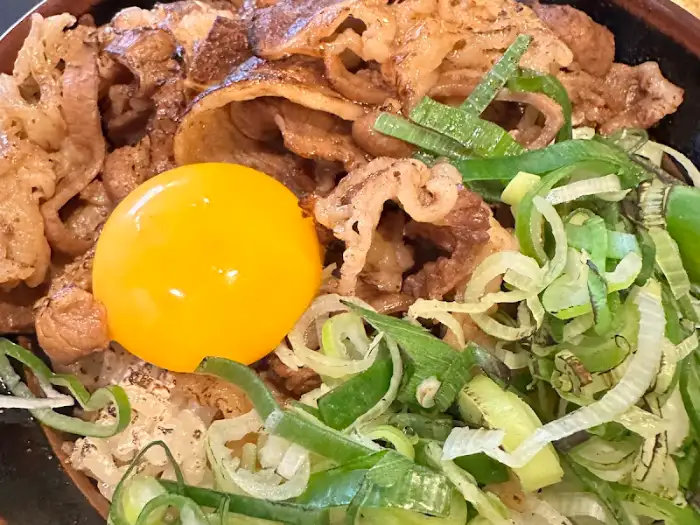 덮밥 위 날계란