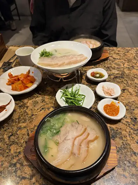 청기와 식당 국밥