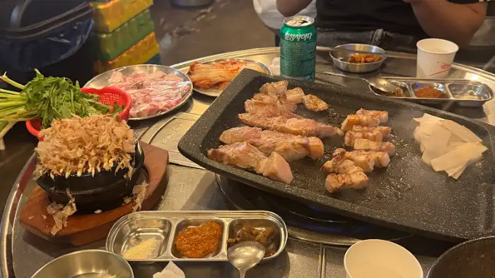 김치와 곁들여지는 고기