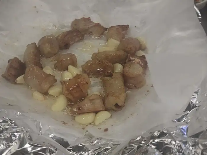 조리되어 나온 곱창구이