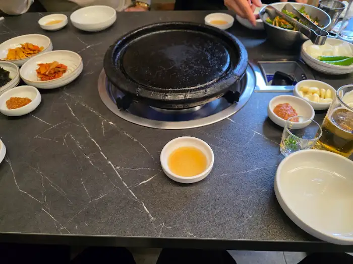 테이블 세팅과 음식들