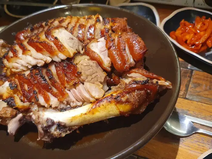 화덕 족발의 껍질 부분