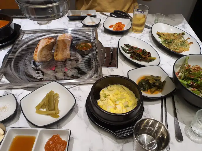 [상호명] 테이블 세팅