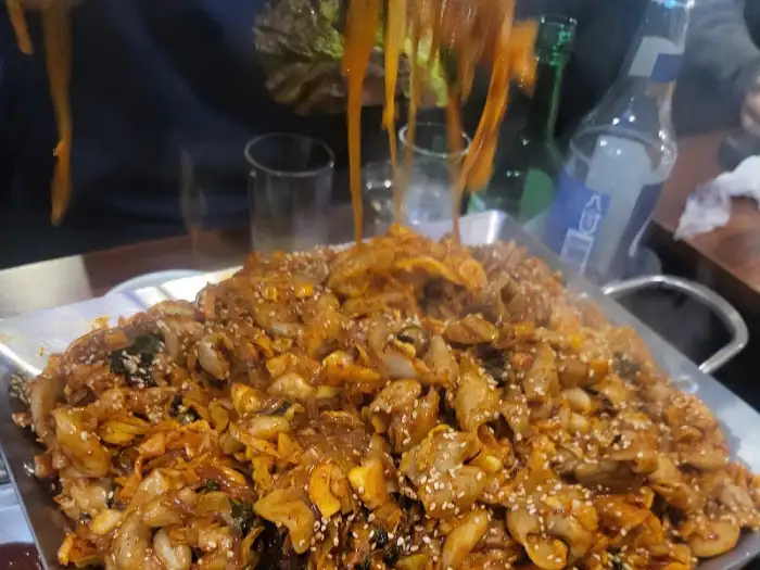 다양한 쌈 채소와 소스