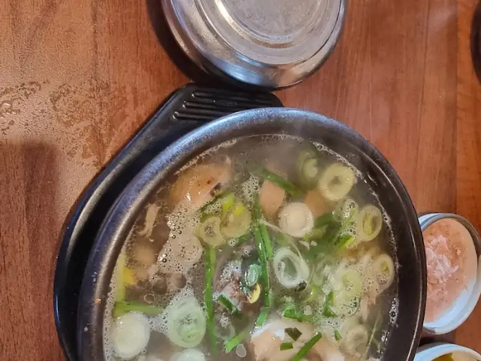 따뜻하게 끓고 있는 순대국