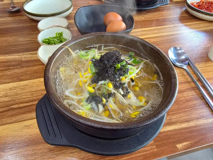 따뜻한 콩나물국밥