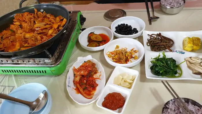 족발 부추 무침과 곁들임 찬