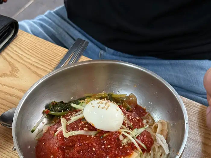 새콤한 비빔면