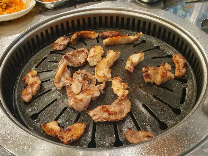 불판 위 고기