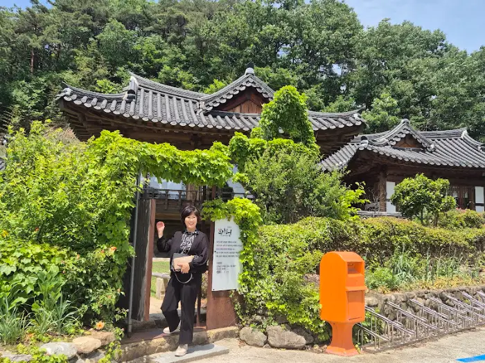 한옥 입구의 모습