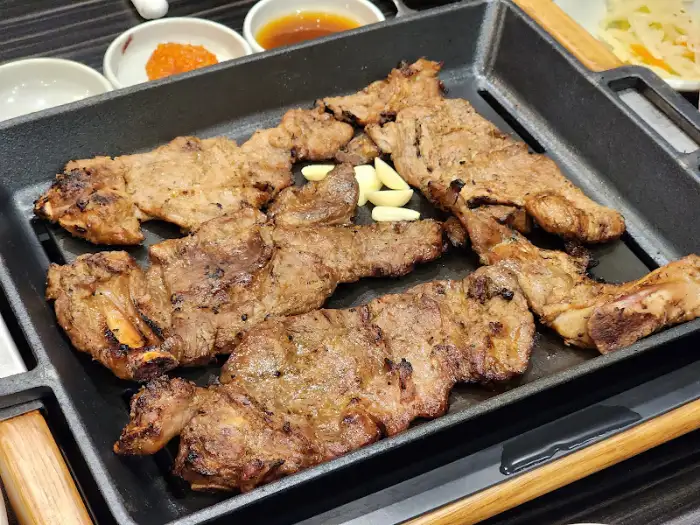 불판 위 돼지갈비