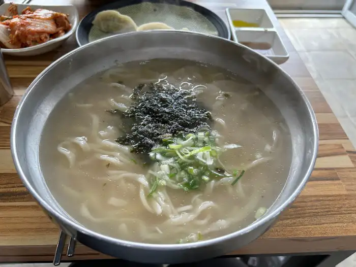 전체적인 식탁 풍경