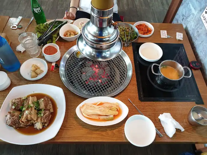 테이블 세팅된 모습