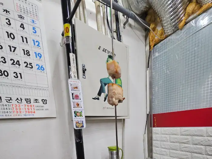 꼬치에 꽂힌 삼겹살